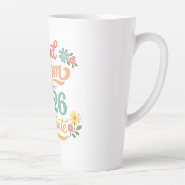 Caneca De Café Latte Presente de Mãe Orgulhosa Graduada 2026 (Direita)