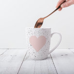 Caneca De Café Latte Presente Rosa e Coração Moderno Pastel<br><div class="desc">Bem-vindo à nossa encantadora coleção de produtos Modern Pastel Pink & Heart Lovely Gift, disponíveis exclusivamente no Zazzle! Nossa seleção é projetada para trazer um toque de elegância e charme para seus momentos especiais. Quer você esteja comprando um ente querido ou se tratando, nossos produtos certamente farão cada vez mais...</div>