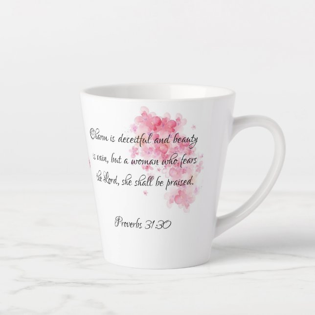 Caneca De Café Latte Proverbs 31:30 Uma Mulher que Mede o Senhor (Direita)