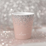 Caneca De Café Latte Rapariga do Monograma com rosa Dourado Blush Pink<br><div class="desc">Rosa Dourado - Cor de rosa pincelado e brilho prateado - Nome do monograma do script de brilho latte Coffee Cup Mug. Isto faz o doce e perfeito aniversário de 16 anos, casamento, chá de panela, aniversário, chá de fraldas ou festa de solteira presente para alguém que ama luxo de...</div>