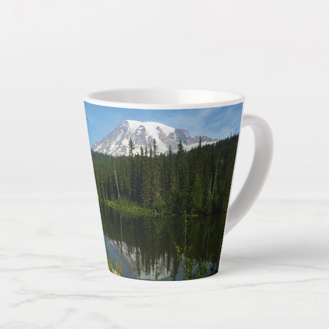 Caneca De Café Latte Reflexo do Lago Monte Rainier com Flores Silvestre (Ângulo direito)