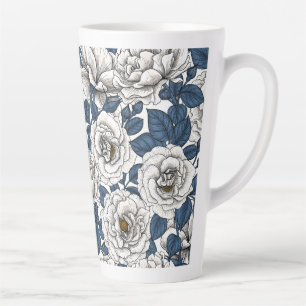 Caneca De Café Latte Rosas brancas com folhas azuis