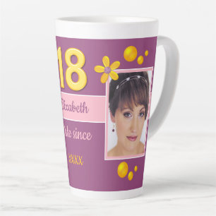 Caneca De Café Latte Roxo e dourado com nome foto de 18º aniversário