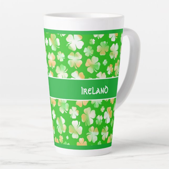 Caneca De Café Latte Rua-padrão de Shamrocks Verde/Laranja. Dia de Patr (Ângulo direito)