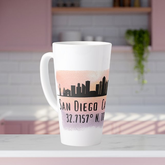 Caneca De Café Latte San Diego City Skyline Latitude e Longitude (Criador carregado)
