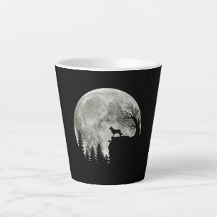 Caneca De Café Latte silhueta de Border Collie na montanha no Halloween
