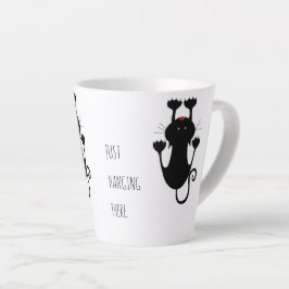 Caneca De Café Latte Só pendurado ali um desenho de um gato preto.
