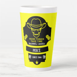 Caneca De Café Latte Sobre A Colina Envelhecendo