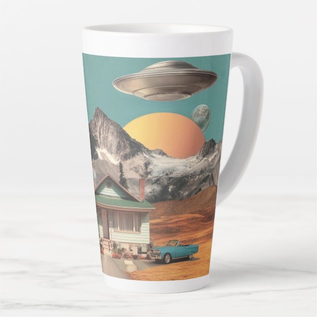 Caneca De Café Latte Surreal UFO Over Rustic House (Ângulo direito)