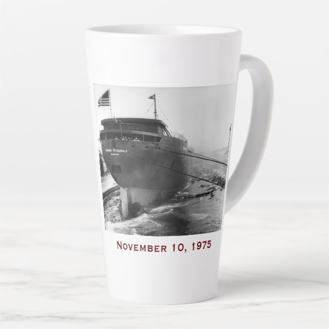 Caneca De Café Latte The Edmund Fitzgerald with Crew Names (Ângulo direito)