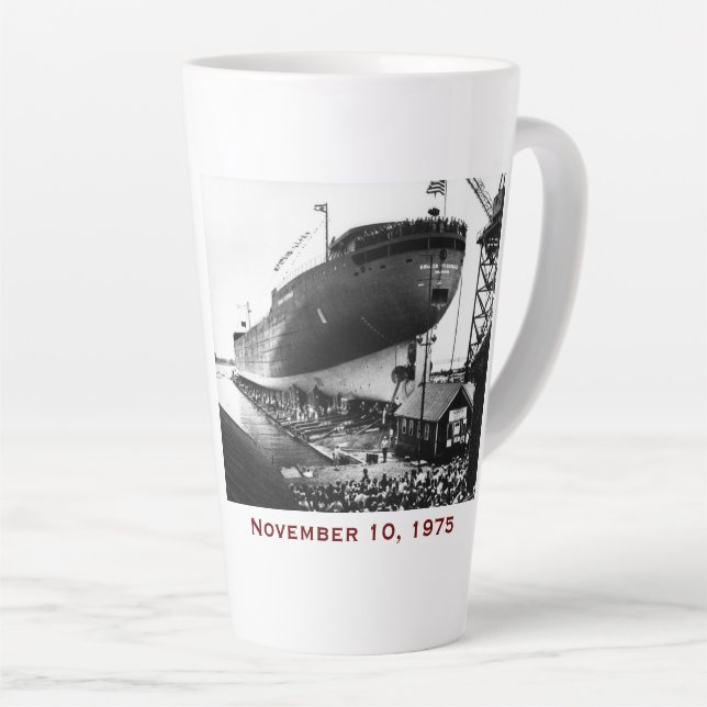 Caneca De Café Latte The Edmund Fitzgerald with Crew Names (Ângulo direito)