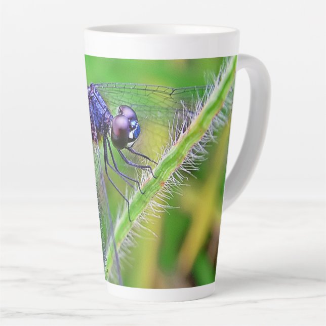 Caneca De Café Latte Traços espirituais de Dragonfly púrpura (Ângulo direito)
