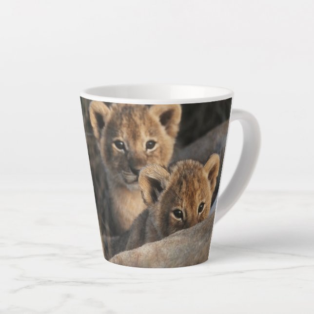 Caneca De Café Latte Trio de Cubos Leões com Mãe (Ângulo direito)