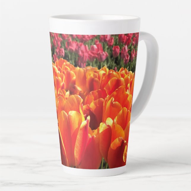 Caneca De Café Latte Tulipas laranja e vermelha (Ângulo direito)