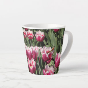 Caneca De Café Latte Tulipas Rosa com PeacockButterfly Latte Mug