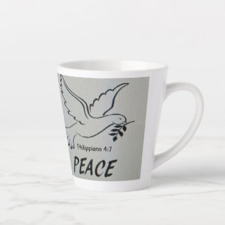 Caneca De Café Latte Um copo com pomba da paz e escritura