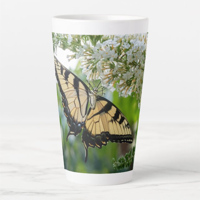 Caneca De Café Latte Uma borboleta com asas amarelas e pretas (Frente)