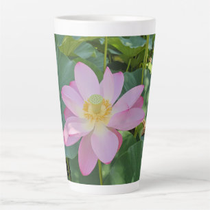 Caneca De Café Latte Uma vibrante flor de lótus