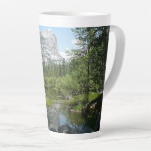 Caneca De Café Latte Vista do Lago Espelho no Parque Nacional de Yosemi