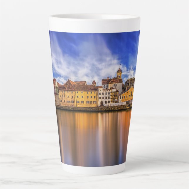 Caneca De Café Latte Vista do rio Regensburg Cêntico (Frente)