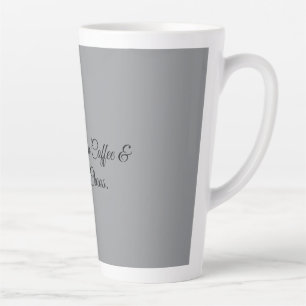 Caneca De Café Latte Vivendo à base de Café & Caos Puro.