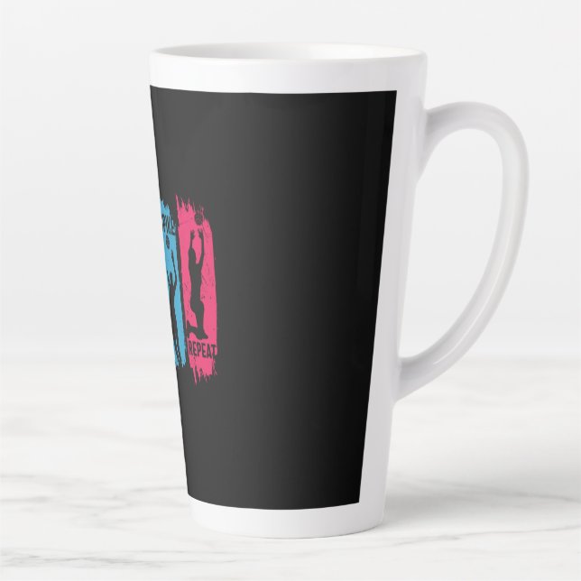 Caneca De Café Latte Volleyball Player | Set Spike Repeat (Direita)