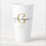 Caneca De Café Latte Vovó Elegante Script Monograma Ouro Ochre<br><div class="desc">Uma caneca tardia para uma nova avó ou uma avó há muito estabelecida, que você pode personalizar com a data em que se tornaram avó. Esta design minimalista da tendência tem uma sutil paleta colorida de ouro ocre, preto e branco. Tem um monograma da vovó, com a letra inicial G...</div>
