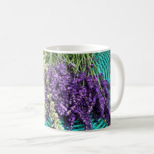 Caneca De Café Lavanda em uma cesta