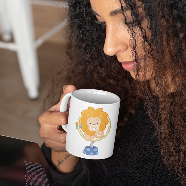 Caneca De Café Leão de desenho animado saltando através do aro (Criador carregado)