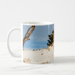 Caneca De Café Leão de Montanha na colina de neve