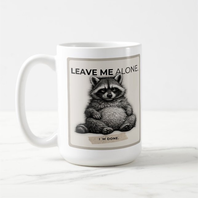 Caneca De Café Leave Me Alone Mug – Funny Introvert Raccoon  (Esquerda)