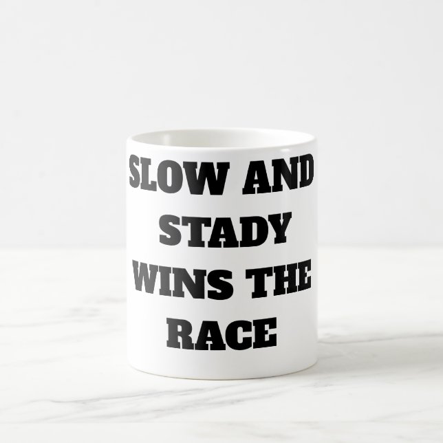 Caneca De Café Lento e estável ganha a corrida (Centro)