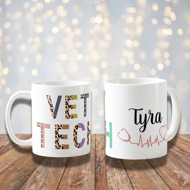 Caneca De Café Leopard Print Vet Tech Stethoscope com nome (Criador carregado)