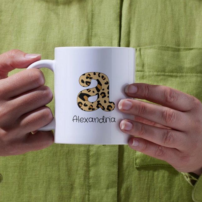 Caneca De Café Leopardo Imprimir Inicialmente uma Minúscula e Nom (Criador carregado)