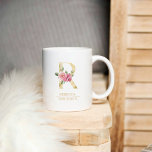Caneca De Café Letra Dourada de Flor de Cores d'Água Trendente R<br><div class="desc">Letra Dourada de Flor de Cores d'Água Trendente R | Monograma</div>