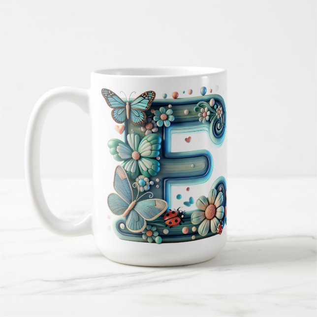 Caneca De Café Letra E Floral Elegante com Borboletas (Esquerda)