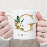 Caneca De Café Letra floral e Dourada com aquarela G Monograma<br><div class="desc">Uma caneca de café personalizada com uma falsa letra de ouro "G" monograma,  com ilustrações decorativas de cor d'água floral e folhagem. Personalize-o facilmente com seu nome ou crie um presente único para seus entes queridos.</div>
