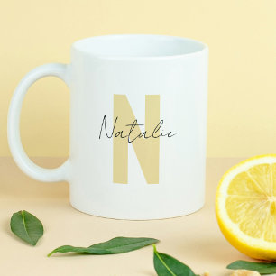 Caneca De Café Letra inicial amarela eslegante Nome simples do mo