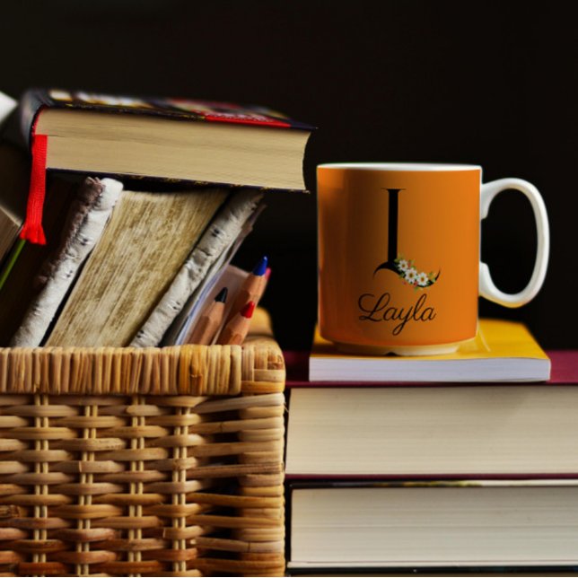 Caneca De Café Letra inicial de flor de prado laranja Mug (Criador carregado)