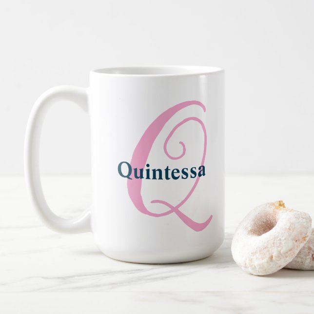 Caneca De Café Letra Q monograma rosa personalizada (Com Donut)