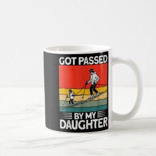 Caneca De Café Levado Pelo Pé Por Minha Filha Divertido Esquiando
