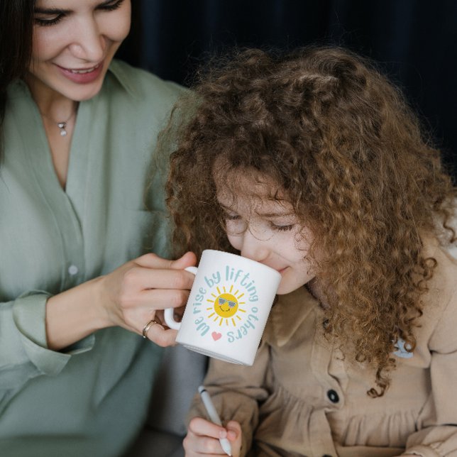 Caneca De Café Levantamo-Nos Levantando Outros Canutos (Criador carregado)