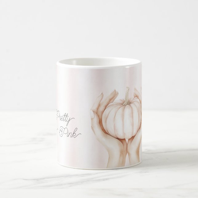 Caneca De Café Lindo em Rosa Abóbora nas Mãos (Centro)