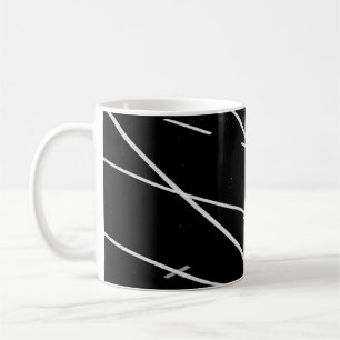 CANECA DE CAFÉ LINHAS BRANCAS NO CAMPO DE RASTREIO