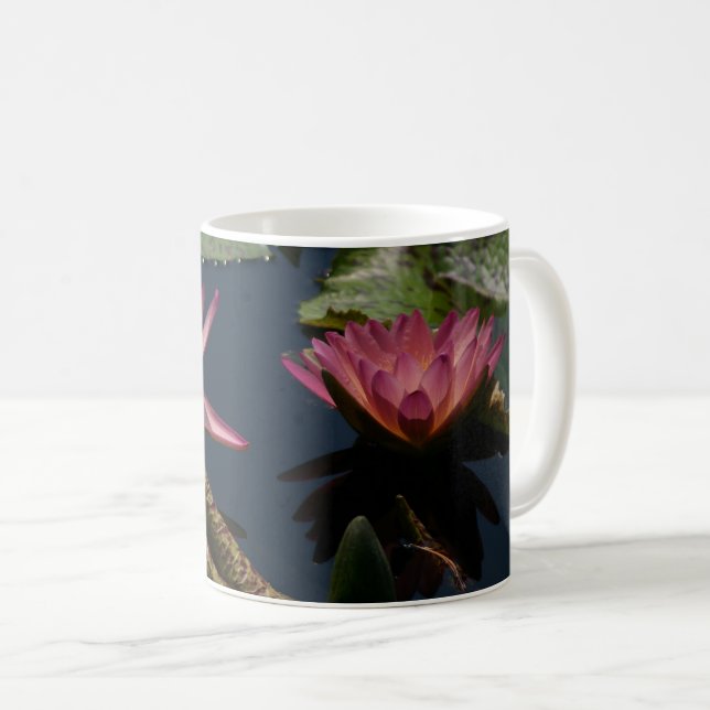 Caneca De Café Lírios de Água Rosa (Frente Esquerda)