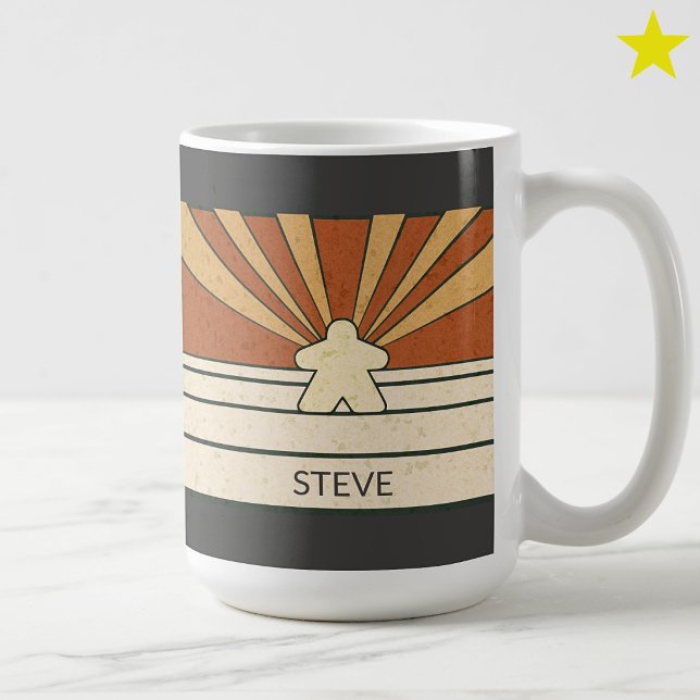 Caneca De Café Listras de Meeple Retro Marrom Explosão Solar Nome (Criador carregado)