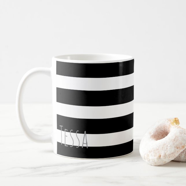 Caneca De Café Listras Pretas e Brancas Clássicas Chic Minimalist (Com Donut)