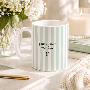 Caneca De Café Listras Verde Pastel com Laço de Texto Personaliza