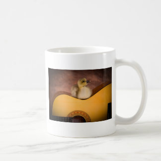 Caneca De Café little goose on a guitar