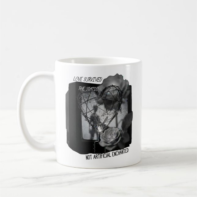 Caneca De Café Love Survived the Static (Esquerda)
